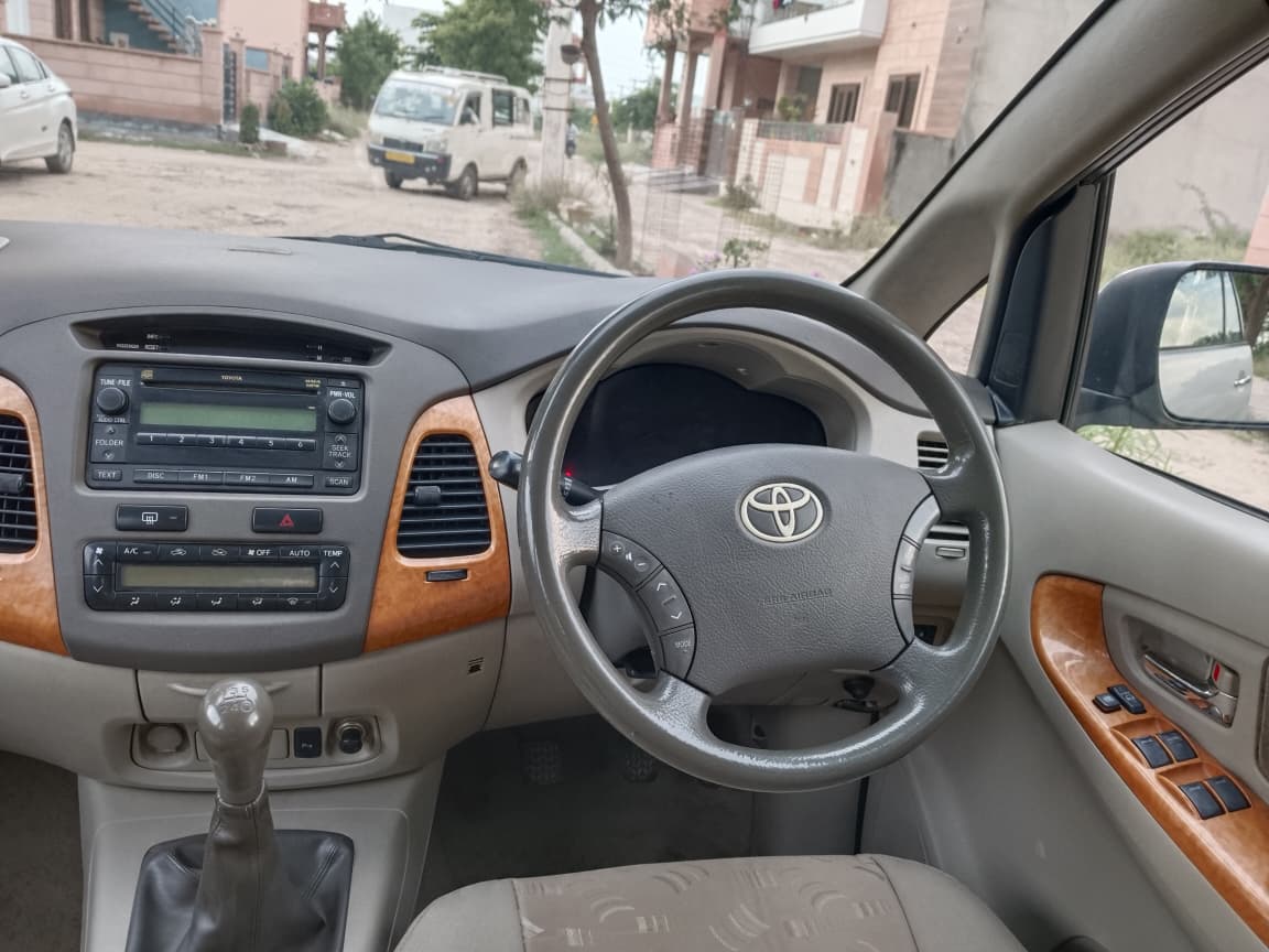 Toyota Innova(2009-2012) 2.5 V 7 Str